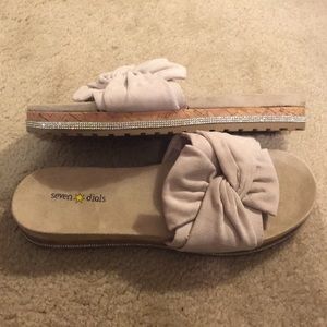 🌞Seven Dials Buckle Diva Sandals Women’s 11 Blush. Adorable Bling Accents